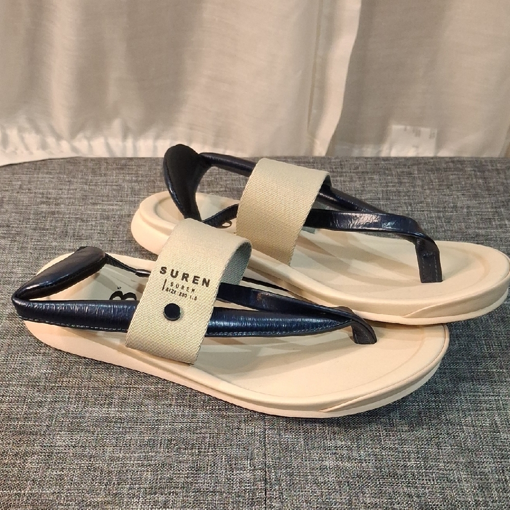Women's Suren Cream and Navy Sandals Sz 6